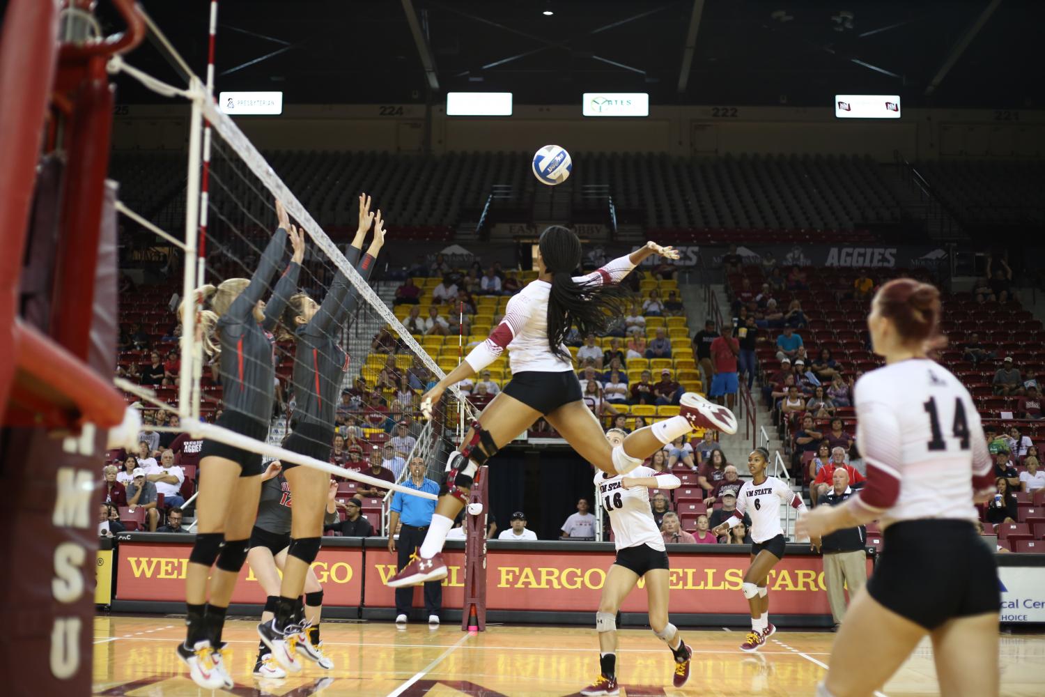 Aggie Volleyball Team Defeats UNLV to close out Springhill Suites Invite