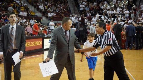 COMMENTARY: Crowd support down the stretch could help keep Chris Jans at New Mexico State