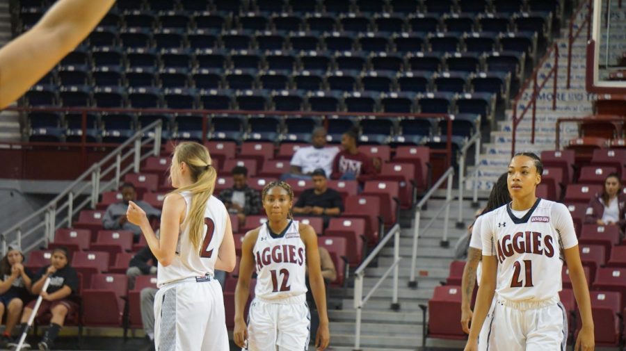NMSUs womens basketball team overcomes end-of-the-half offensive struggles to beat UMKC.