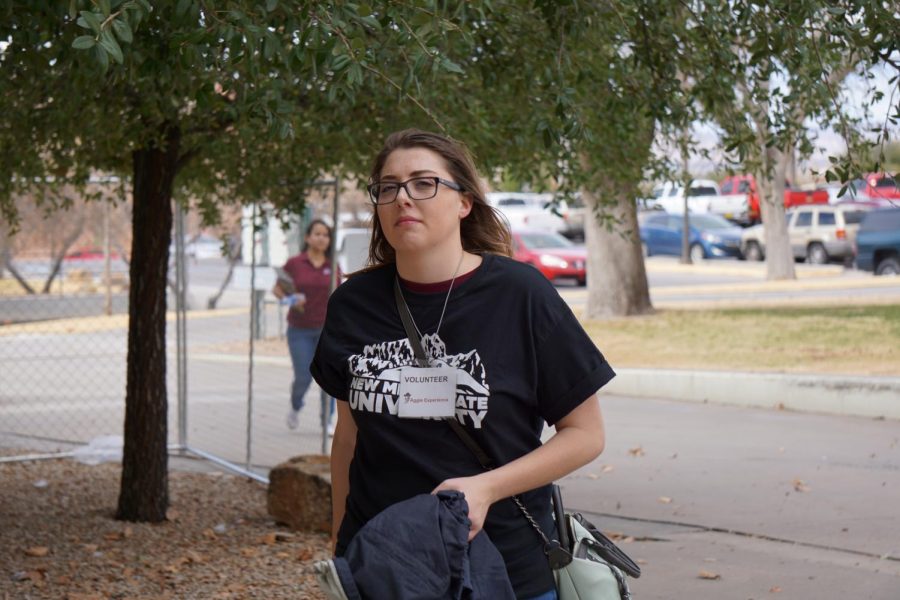 An Aggie Experience volunteer