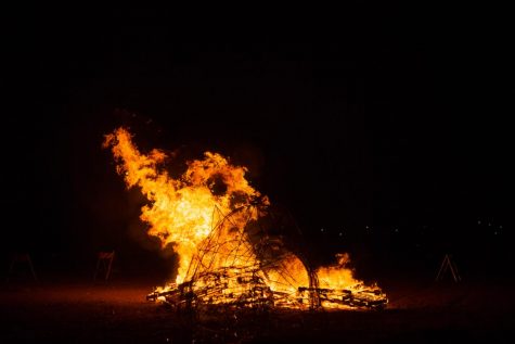 Burning of the lobo to kickoff rivalry week