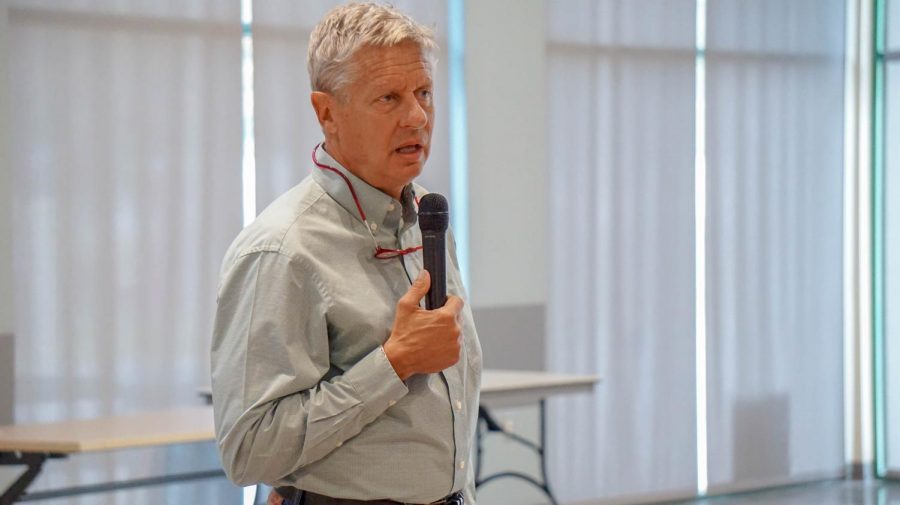 Gary Johnson stopped by NMSU to discuss his platforms as the Libertarian candidate for the U.S. Senate.