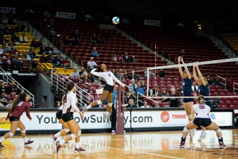 NM State volleyball reach the 20-win mark in their victory over California Baptist