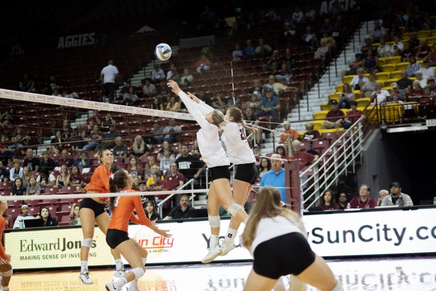 New Mexico State improves to a perfect 5-0 in the WAC in their four-set win over CSU Bakersfield.