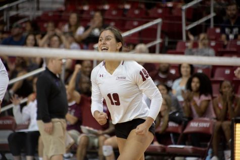 Savannah Davison and the Aggies surge to their 10th straight-set win of the season.