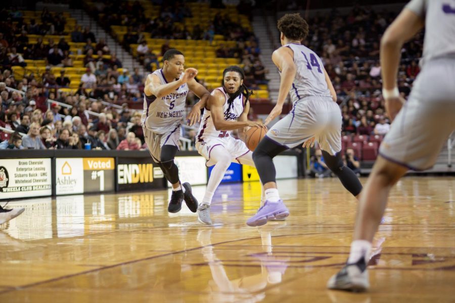 Shawn Williams drives to the basket in his first start at New Mexico State.