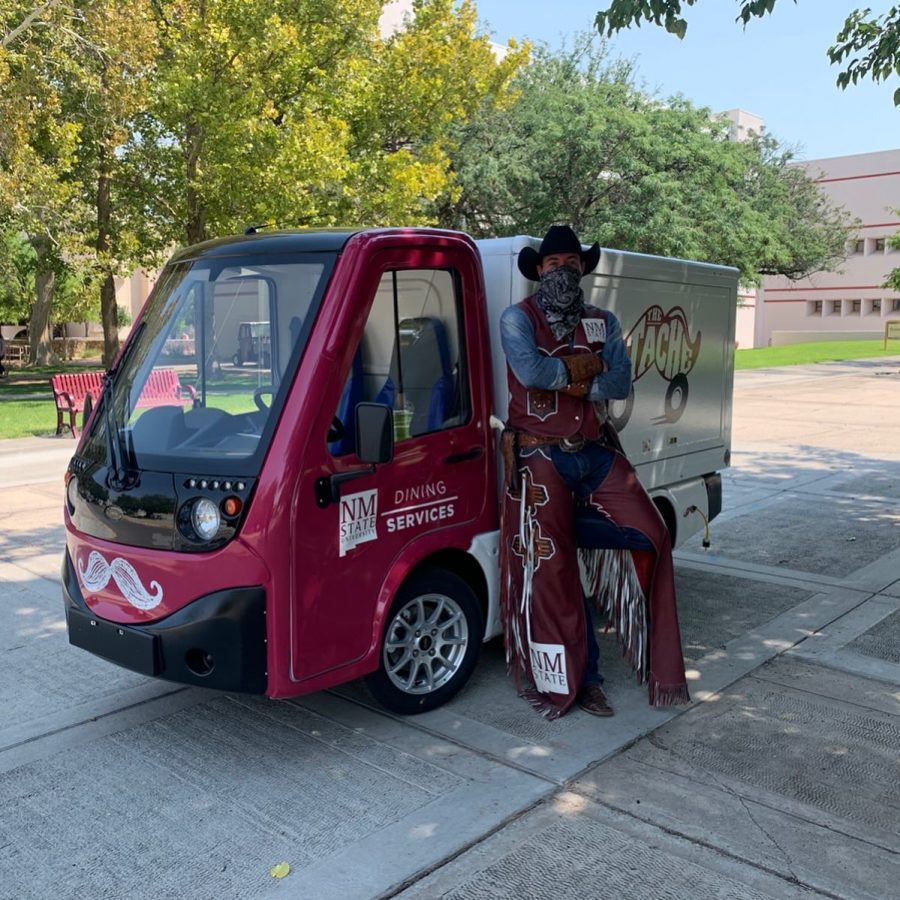 Pistol Pete stands in front of new food truck at NMSU. (Image Courtesy of NMSU Dining)