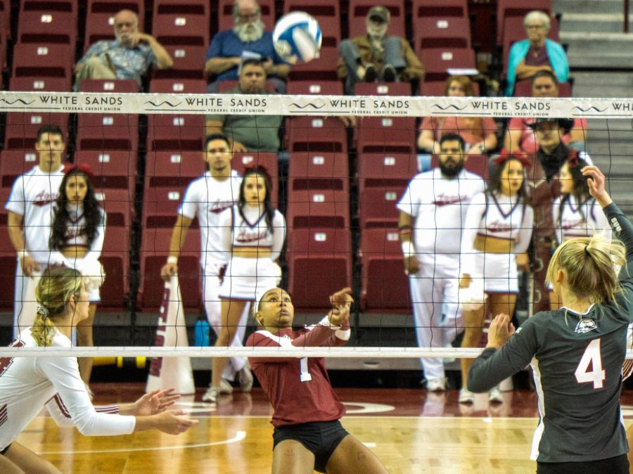 NMSU+Volleyball+picks+up+second+conference+win%2C+Mosher+and+Fay+collect+record+highs