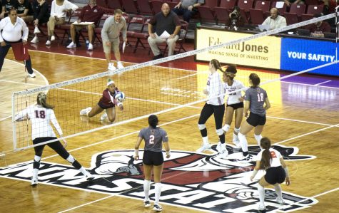 NM State Volleyball takes difficult loss to UTRGV opening conference play
