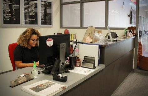 Brianna Mathis (left) and Lauren Park (right) working at the front desk of the ASNMSU lobby Sept. 27, 2022