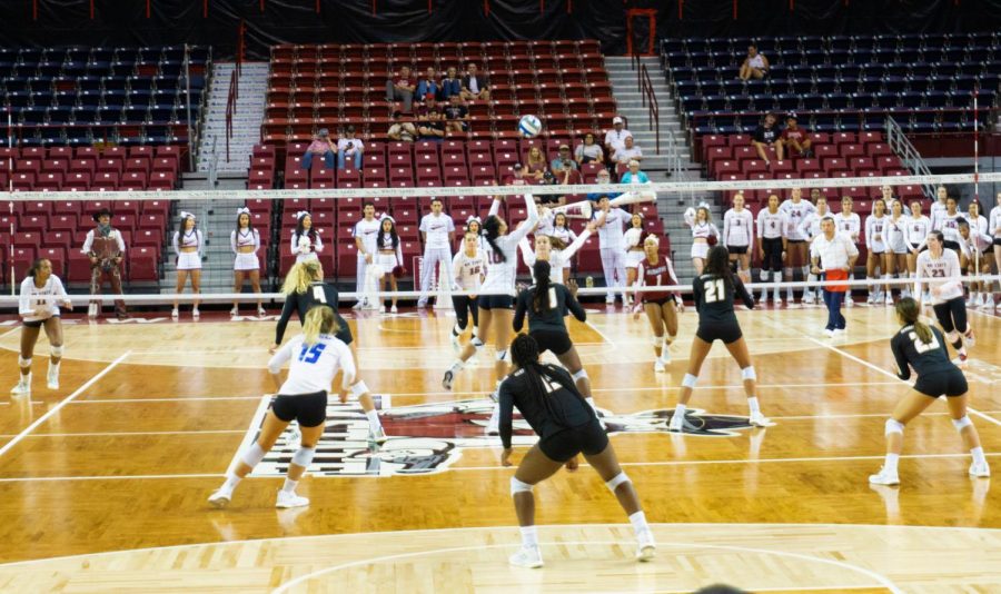 NM State volleyball defends in match against UCSB. Sept. 9, 2022