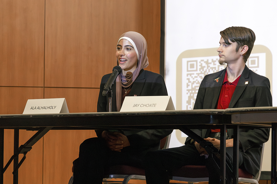 Presidential candidate Ala Alhalholy introduces herself to Thursday’s debate attendees. Mar. 27, 2024.