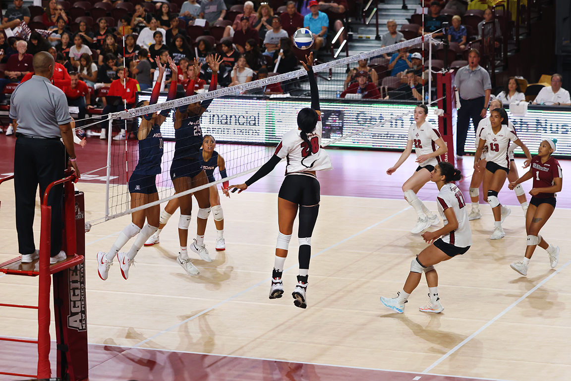 Jenni H_Volleyball Sept14_lowres_5