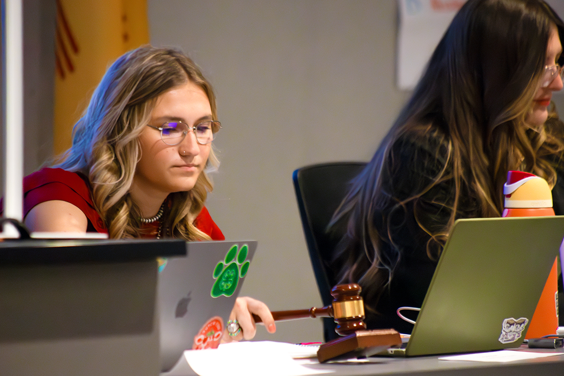 Vice President Elida Miller calls order to the ASNMSU senate by hitting her gavel. Oct. 3, 2024.