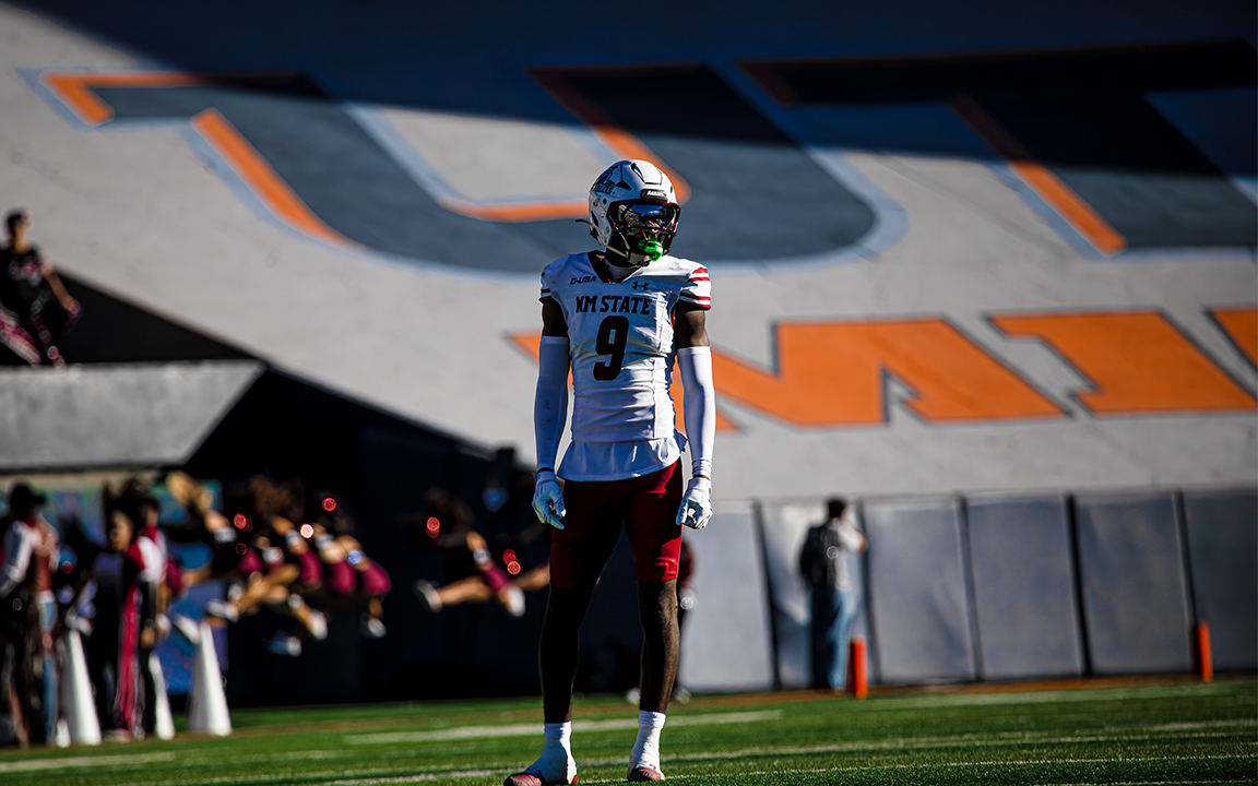 Bernock Iya stands on the field preparing for a play. Nov. 22, 2025. 