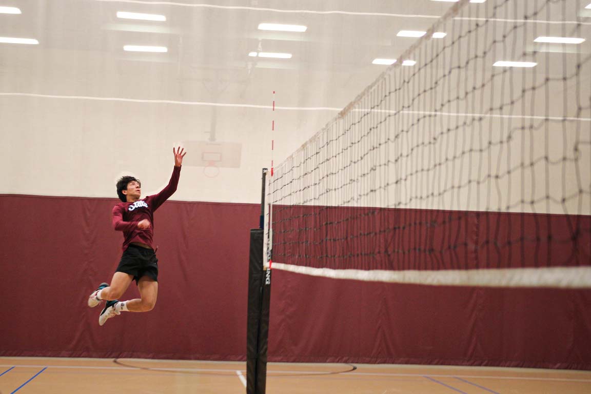 El nuevo Equipo de NMSU voleibol masculino ha empezado sus prácticas, listos para competir al enseñar intensidad y enfoque.