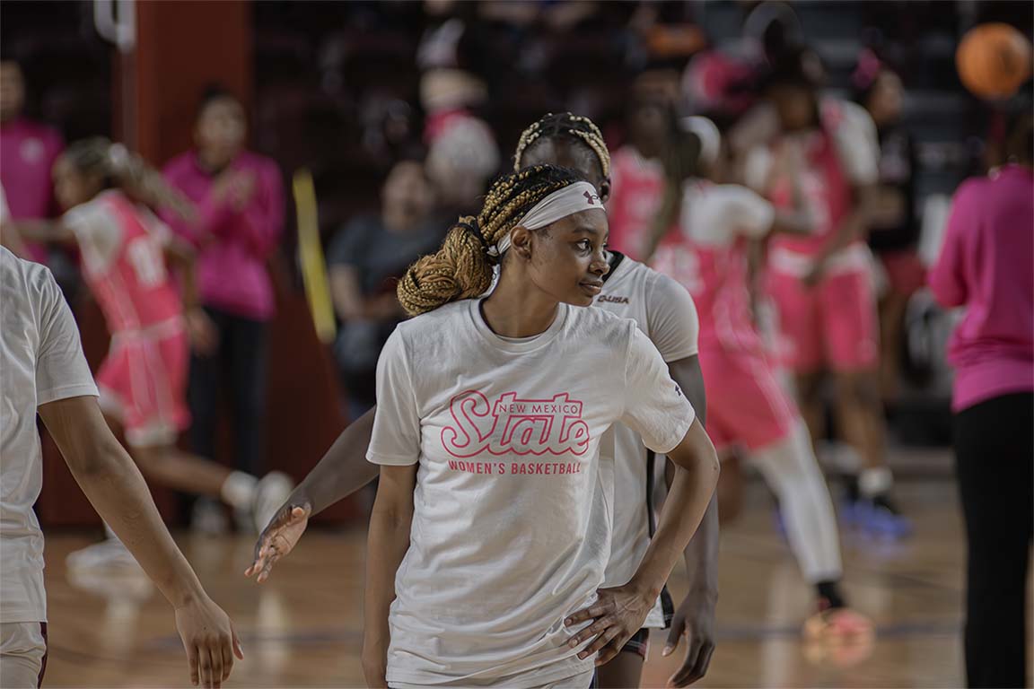 #1 Imani Warren is getting in some halftime reps, practicing layups with the team. Feb. 26, 2026. 