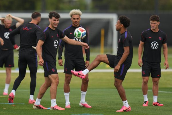 United States' Giovanni Reyna, center left, Antonee Robinson, center, and Tyler Adams practice during a training session ahead of their FIFA World Cup match against Bosnia in Irvine, Calif., Monday, June 29, 2026. (AP Photo/Andre Penner)